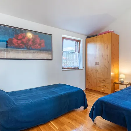 Apartment Bruno, Melin