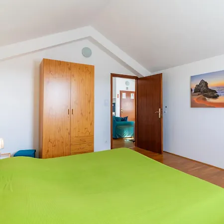 Apartment Bruno, Melin *