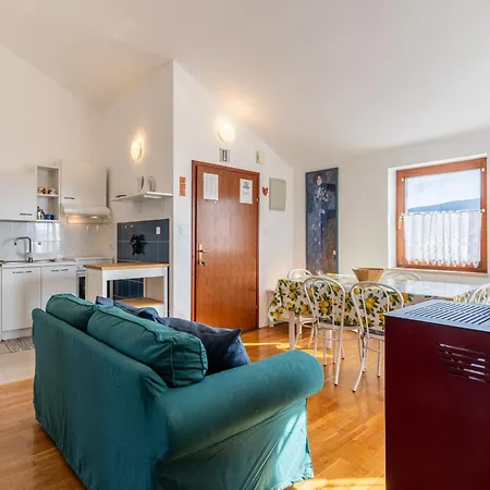Bruno, Melin Apartment Cres