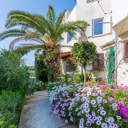 Apartment Bruno, Melin